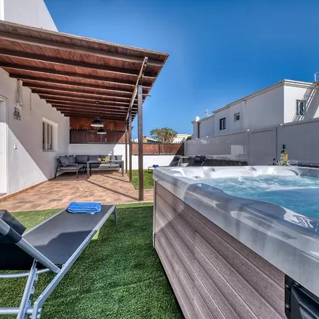 Flaminia - Jacuzzi And Foosball - Just 400m From The By Lanzarote Vila *