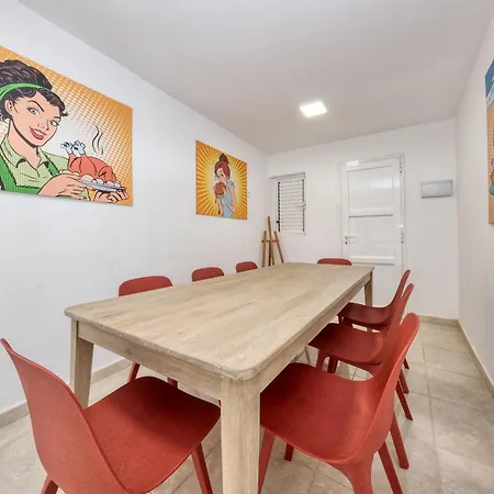 Villa Flaminia Art With Jacuzzi-400m From The Puerto del Carmen (Lanzarote)
