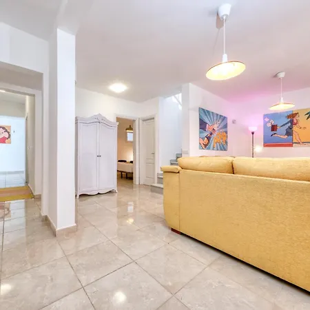 Flaminia Art With Jacuzzi-400m From The